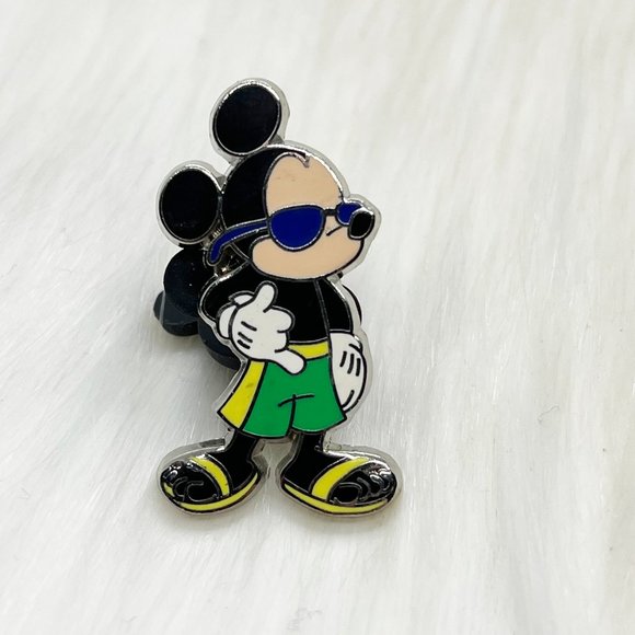 Disney Jewelry - 🔮 5/$25 Disney Beach Mickey Mouse Pin